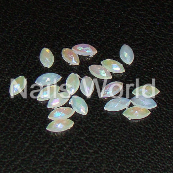Стрази Marquise -  Opal AB Размер: 3х6мм
Кол-во: 20шт